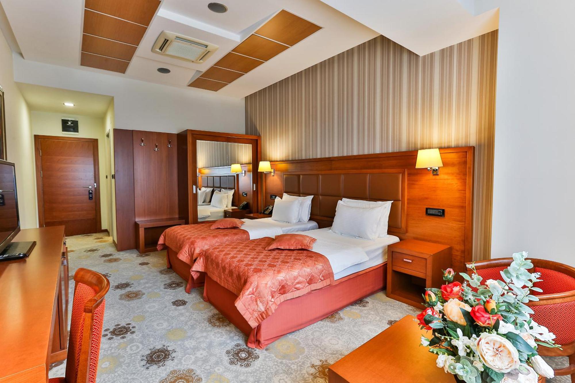 Kings Park Hotel Podgorica Exterior foto